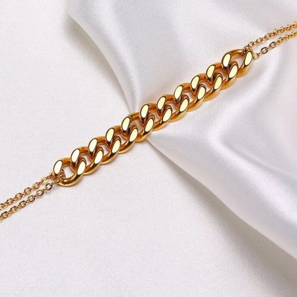 GP Curb Chain Pendant Necklace - Picture 4 of 5